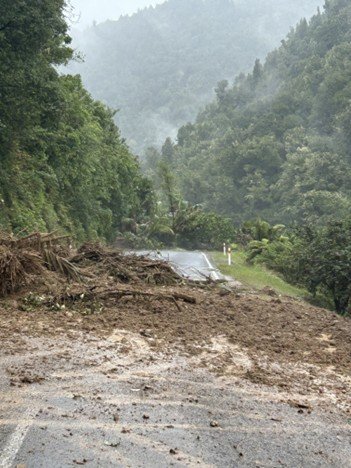 Picture 1: First slips between Oponae and Mātāwai.